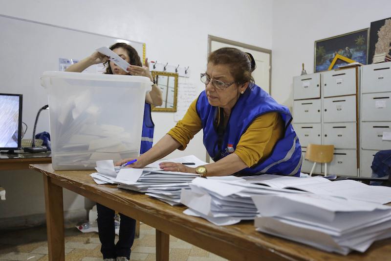 مراكز الاقتراع تغلق الباب في لبنان