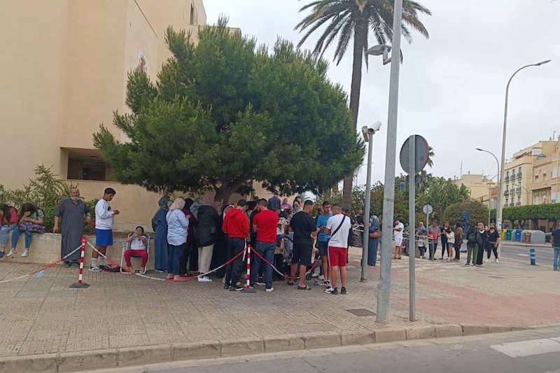 مقيمون في مليلية يستعجلون تجديد الجوازات من أجل العبور إلى الناظور