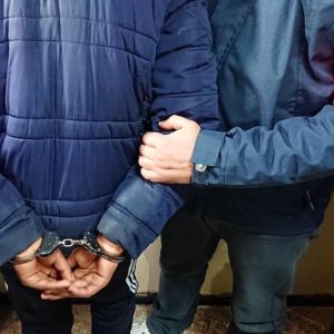 التحقق من الهوية يطيح بمطلوب لدى العدالة