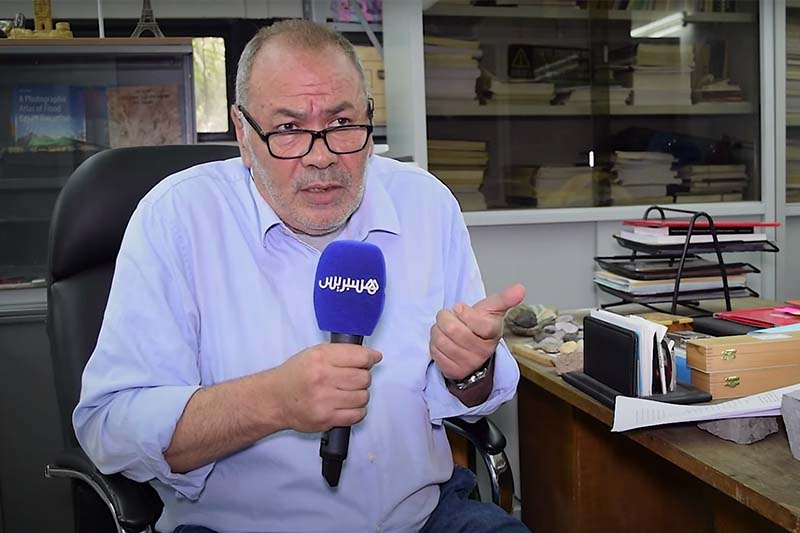 مع باحث جيولوجي