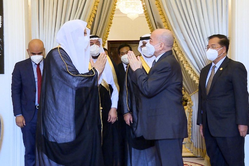 "سيهاموني" ملك كمبوديا يستقبل العيسى