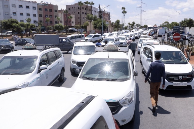 احتجاج سائقي سيارات الأجرة