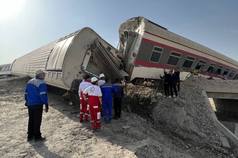 انحراف قطار يخلف 17 قتيلا في إيران‎‎
