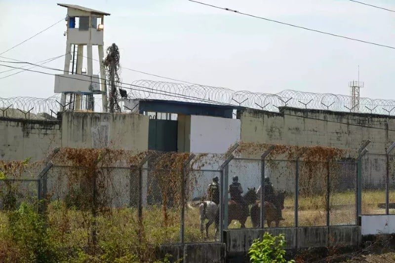 عراك في مؤسسة سجنية بالإكوادور يقتل 13 شخصا
