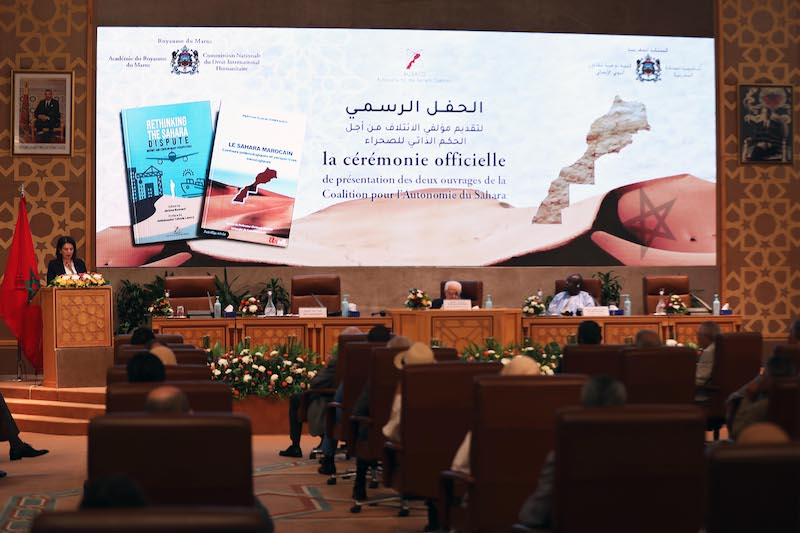 أكاديمية المملكة تقدم للجامعة العلمية كتابين أجنبيين عن الصحراء المغربية