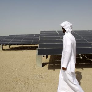 الإمارات العربية المتحدة تدعم "انتقالا عادلا" إلى مصادر الطاقة المتجددة