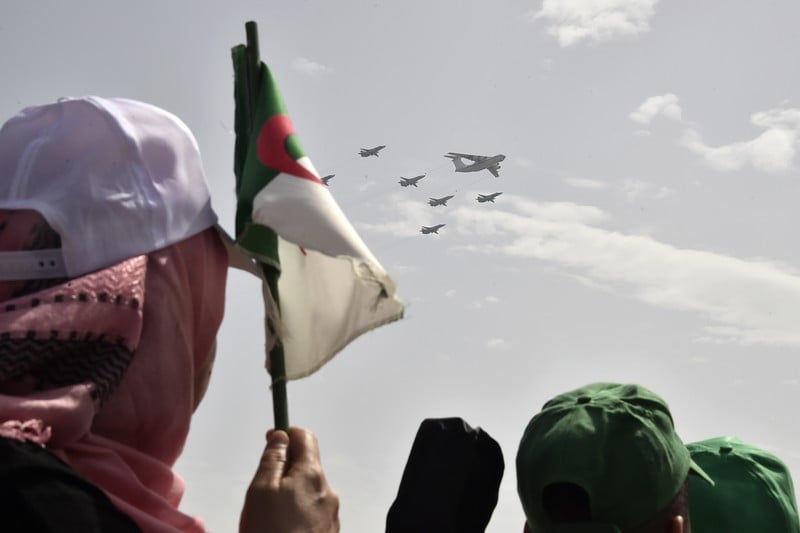 "استعراض عسكري" يفضح هشاشة الترسانة الحربية للجيش الجزائري