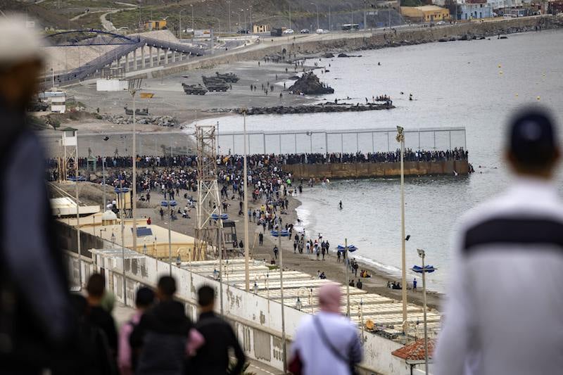 مسؤولون إسبان يطلبون تفهم وضع المغرب في مكافحة الهجرة السرية