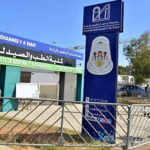 الحكومة تفتح المجال أمام "مغاربة العالم" للتدريس بكليات الطب والصيدلة