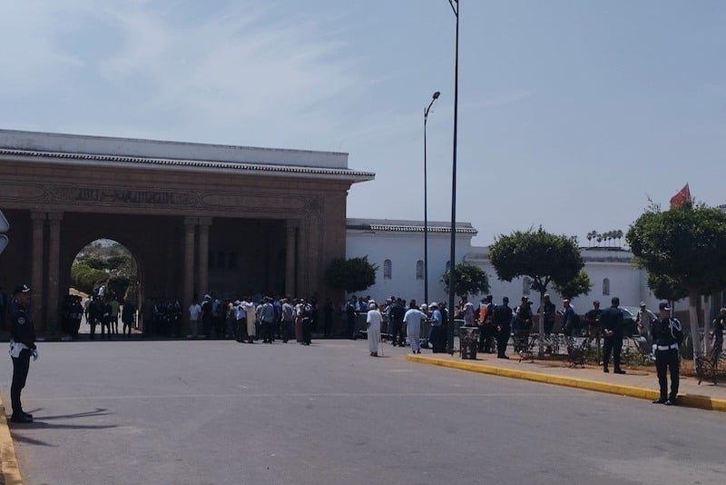 جيران وزبائن مقهى يرثون مدير "البسيج" السابق