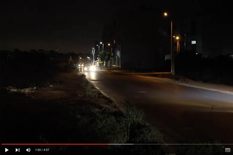 طريق في حالة مزرية