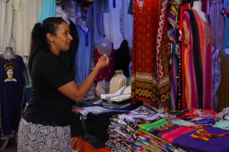 إقبال الجالية على الأسواق