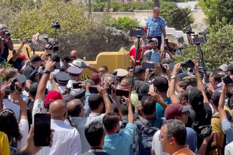 جنازة مهيبة ترافق جثمان مدير "البسيج" السابق إلى "مقبرة الشهداء" بالبيضاء