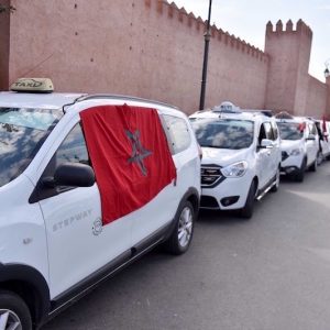 نقابات سيارات الأجرة تتشبث بالاحتجاج