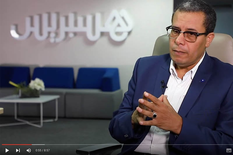 مع الناقد الفني الطالب