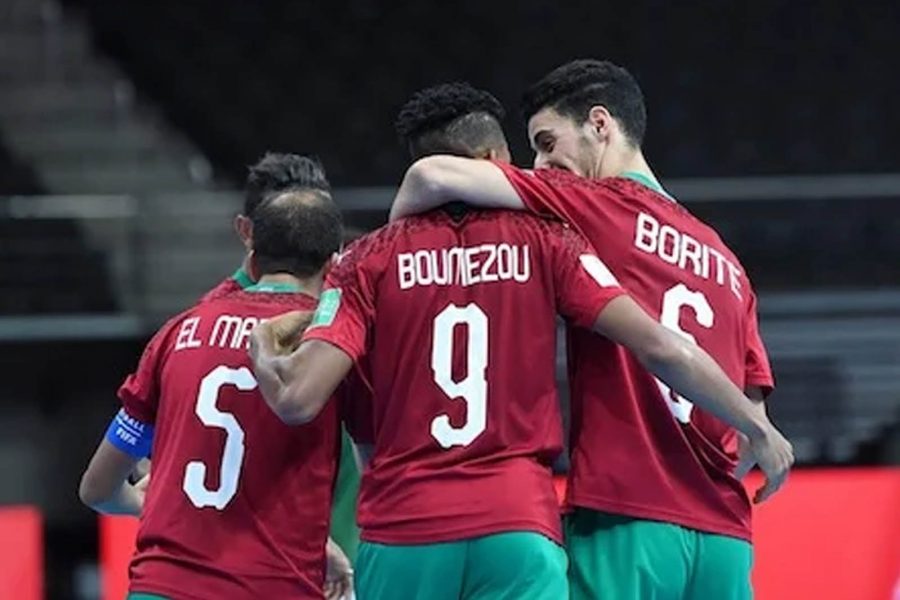 جماهير تهنئ منتخب "الفوتسال"