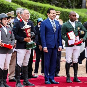 الأمير مولاي رشيد يتوج الفارس الغالي بوقاع بـ"الجائزة الملكية الكبرى"