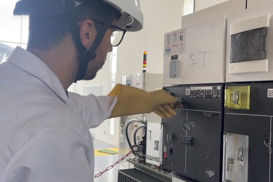 الطلبة يقبلون على دراسة الطاقة