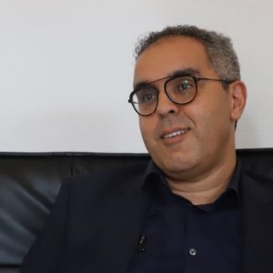 مسارات مغاربة في اسكندنافيا .. عبد الحميد العزوزي يبرع في جراحة الأسنان