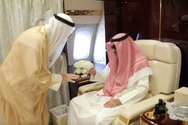 أمير الكويت يستكمل فحوصات طبية بإيطاليا