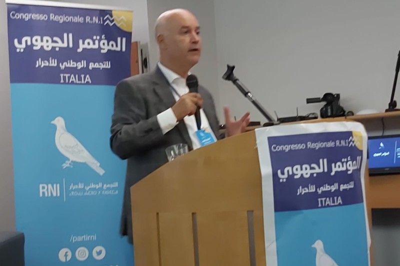 أنيس بيرو يواكب "مؤتمر الأحرار" بإيطاليا