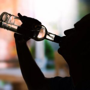 كحول مغشوش يقتل 7 أشخاص ويُدخل 9 آخرين العناية المركزة بمكناس
