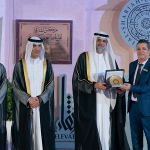 الخطاط المغربي تفردين يفوز بملتقى الشارقة