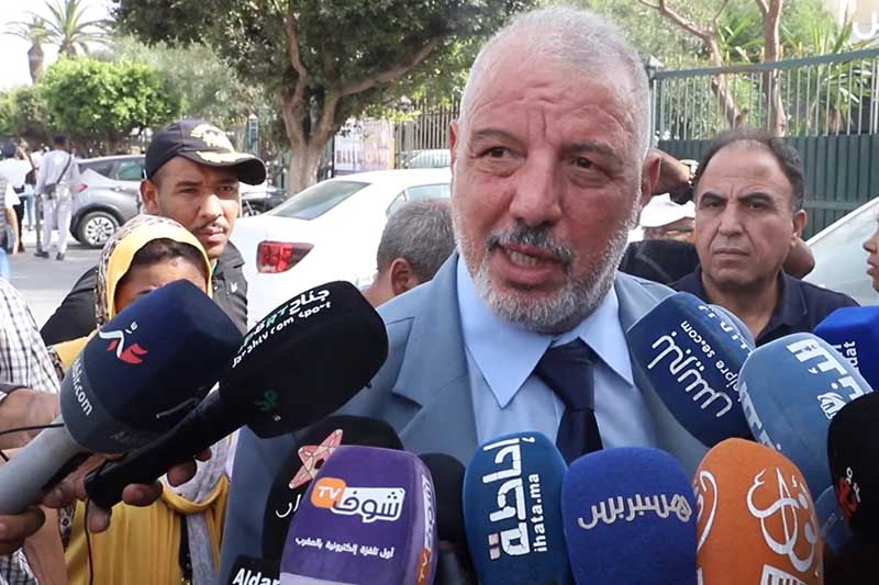 دفاع طوطو وتنازل فنانين