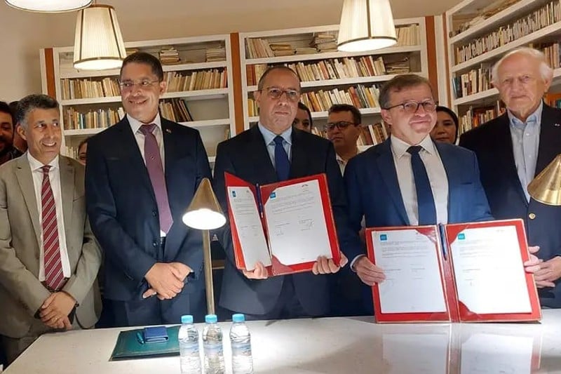 اتفاقية تجمع "القاضي عياض" و"لاروشیل"