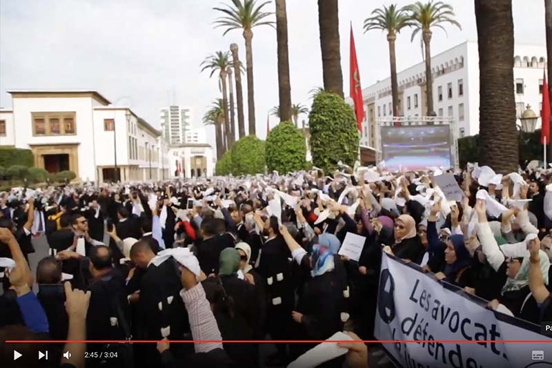 المحامون يحتجون أمام البرلمان