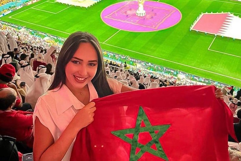 "مشاهير مغاربة" يشجعون المنتخب الوطني في قطر