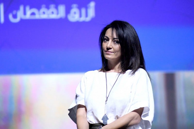 المخرجة مريم التوزاني تفرح بأول عرض رسمي لفيلم "أزرق القفطان" في المغرب
