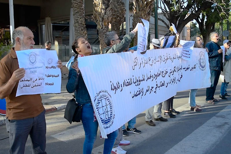 وقفة تطالب بمحاكمة "البيدوفيليا"
