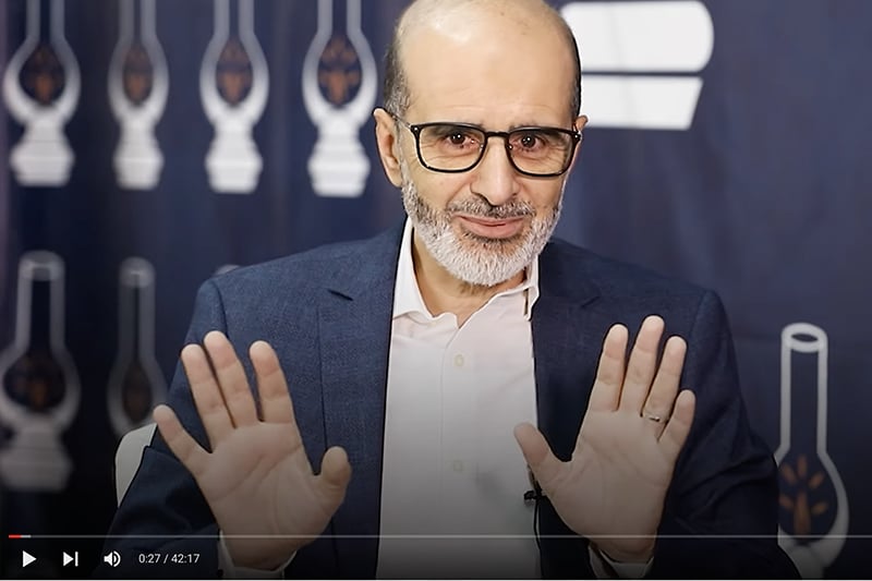 حوار مع الأزمي