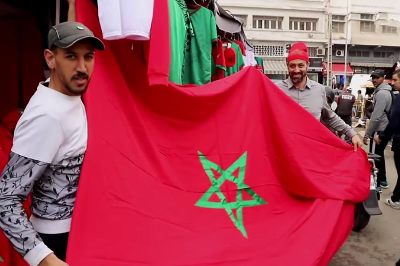 إقبال على اقتناء العلم الوطني