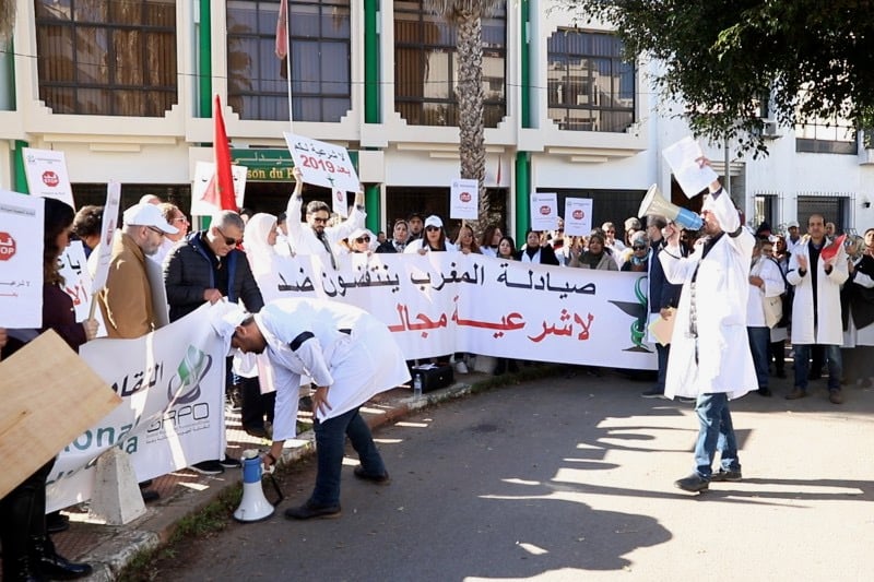 خلافات المهنيين تدفع وزير الصحة إلى طلب تأجيل الحسم في "هيئة الصيادلة"