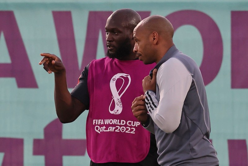 لوكاكو يطالب بتولي تيري هنري تدريب منتخب بلجيكا
