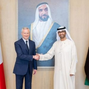 الإمارات وفرنسا تسرعان حلول الطاقة النظيفة