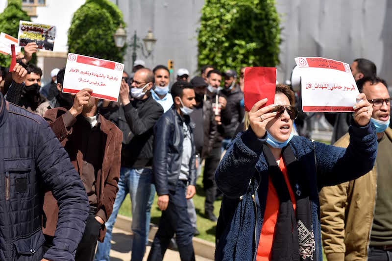 وزير التربية يلتزم بترقية حاملي الشهادات