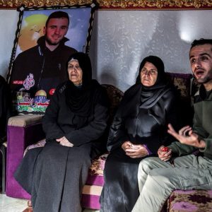 جحيم البطالة يدفع شباب غزة إلى الهروب نحو البحر