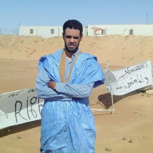 فقر وتجويع وتجنيد.. ناشط صحراوي يسرد ظروف طفولته في مخيمات تندوف