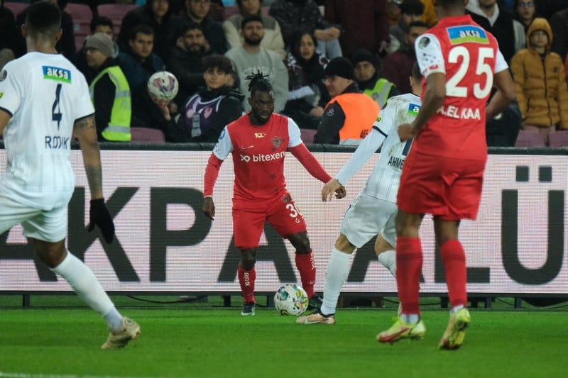 غموض يلف مصير اللاعب الغاني كريستيان أتسو في تركيا