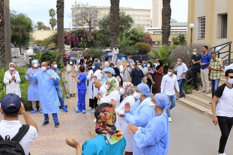 بين المطرقة والسندان .. جمعيات مهنية تحذر من فراغ قانوني في وزارة الصحة
