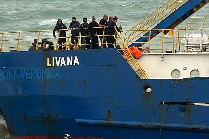 جنوح سفينة تجارية بسواحل شمال المغرب