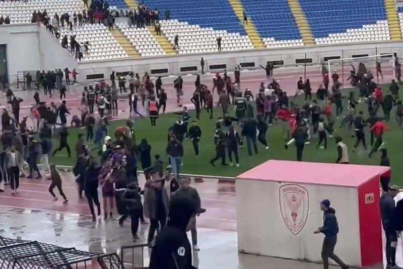 فوضى بملعب العربي الزاولي