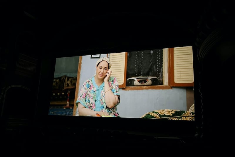 الفيلم المغربي "هلا مدريد .. فيسكا بارصا" يفتح نافذة على السياسة والمجتمع