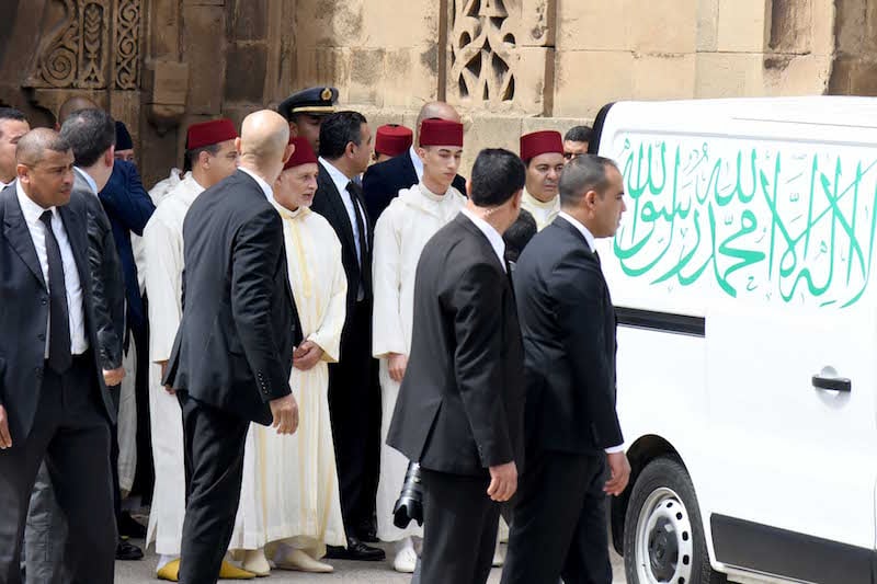 جثمان الراضي يوارى الثرى في جنازة مهيبة بحضور ولي العهد والأمير رشيد