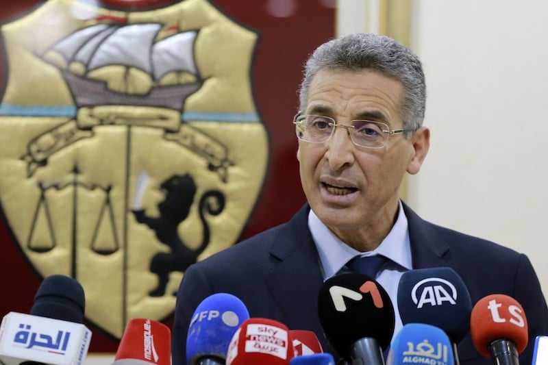 وزير الداخلية التونسي يستقيل من منصبه