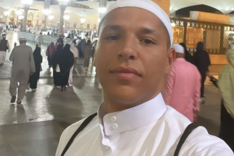 حارث يستغل الغياب عن الملاعب لأداء مناسك العمرة