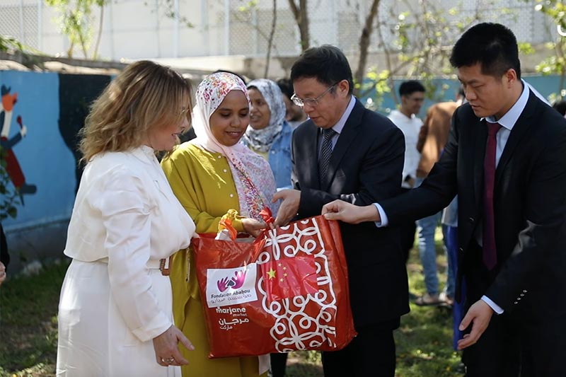 مساعدات صينية لمعوزين
